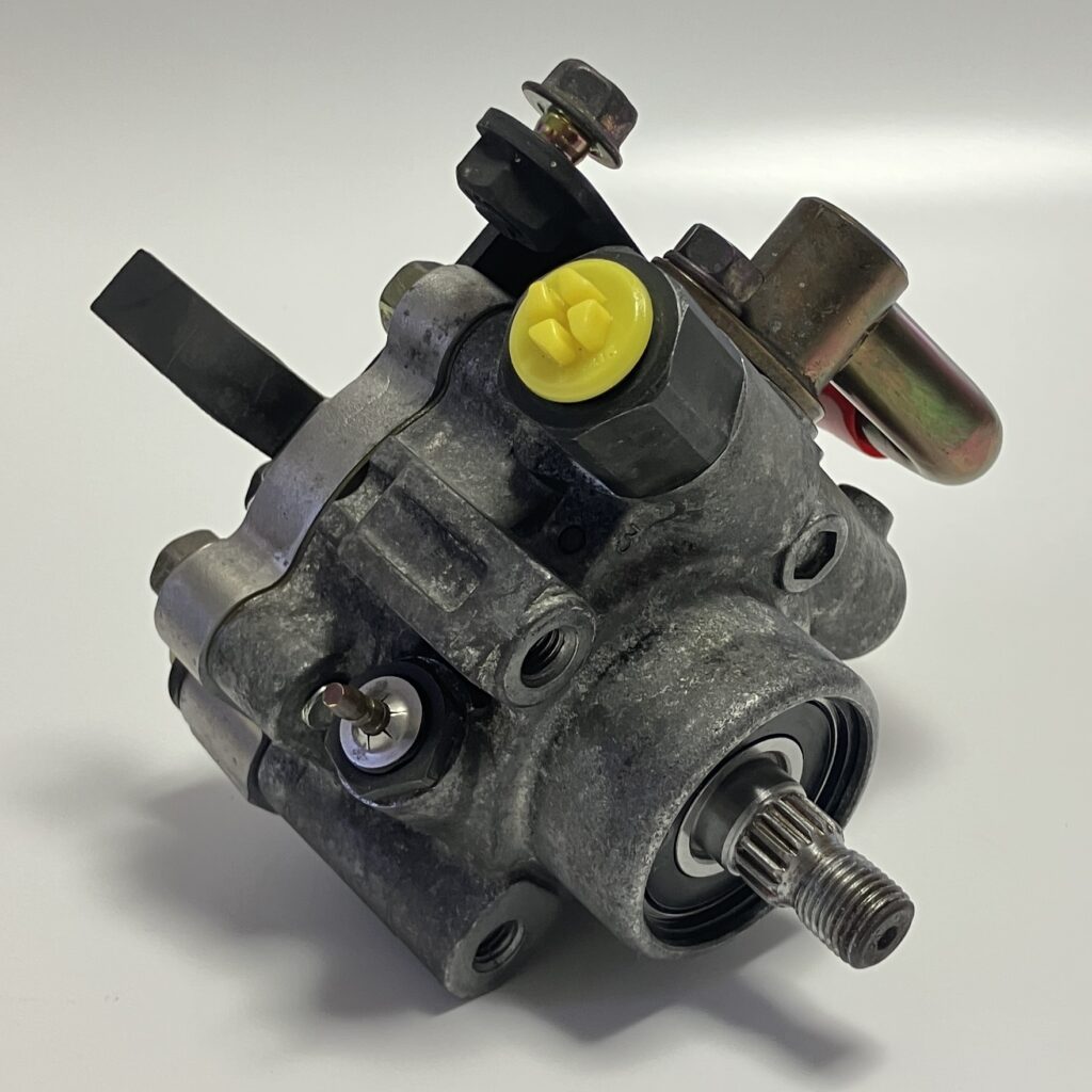 RX-7 FD3S Power Steering Pump: FD15-32-600A, FD15-32-600B