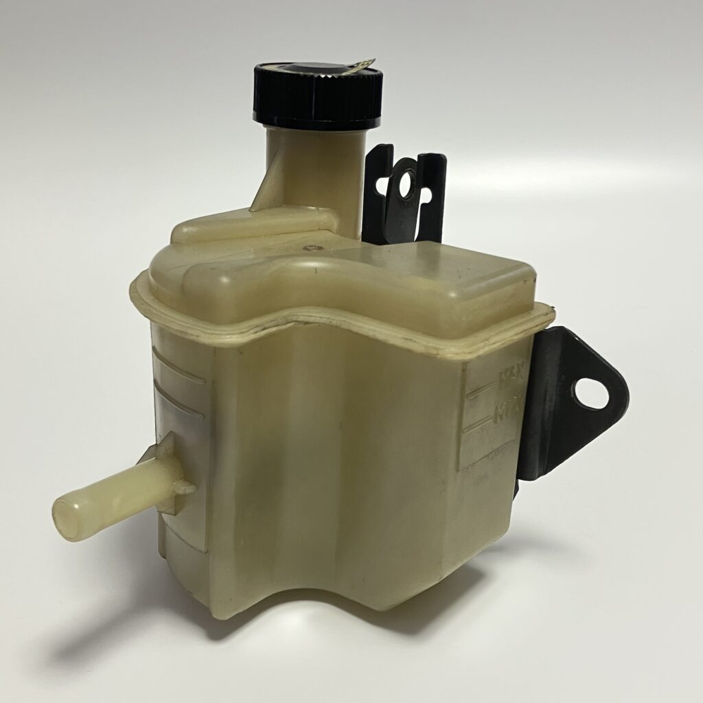 RX-7 FD3S Power Steering Pump: FD15-32-600A, FD15-32-600B