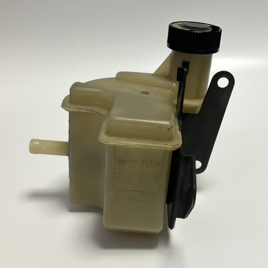 RX-7 FD3S Power Steering Pump: FD15-32-600A, FD15-32-600B