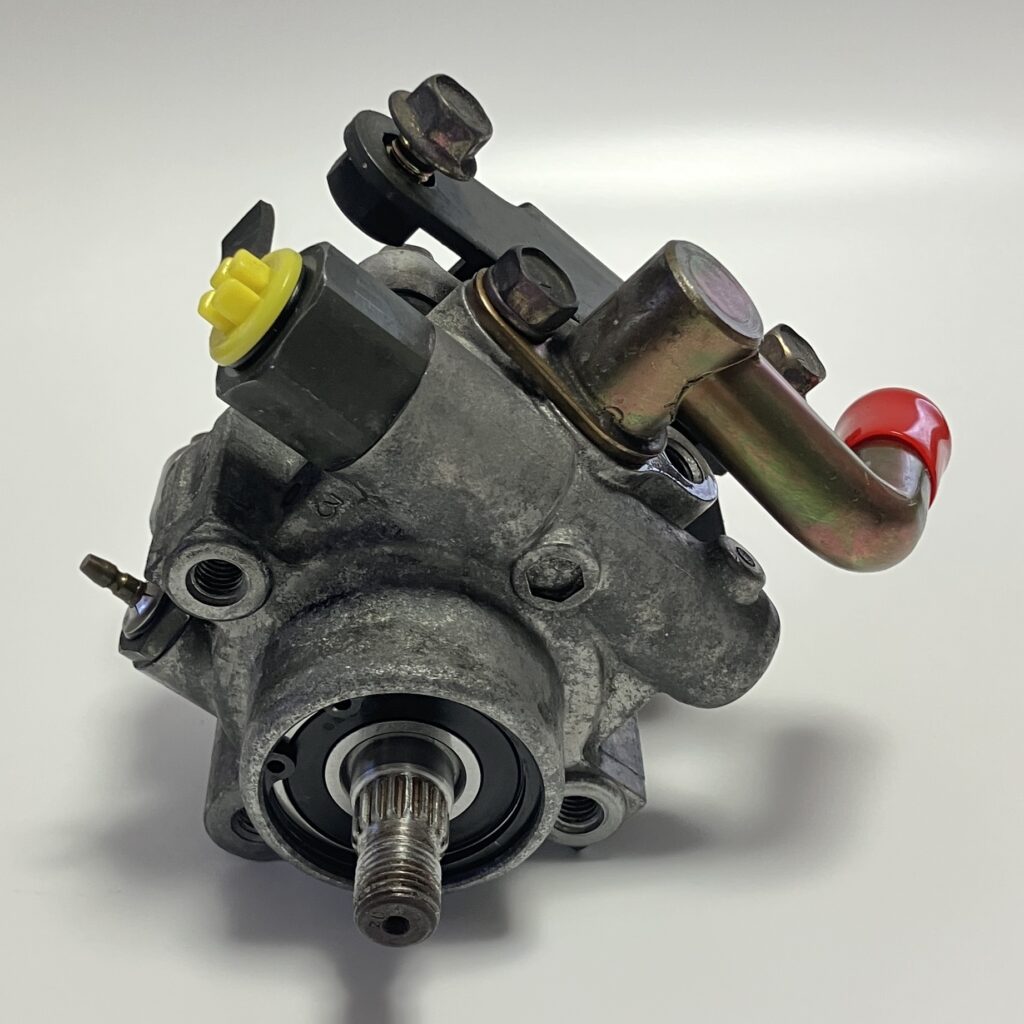 RX-7 FD3S Power Steering Pump: FD15-32-600A, FD15-32-600B