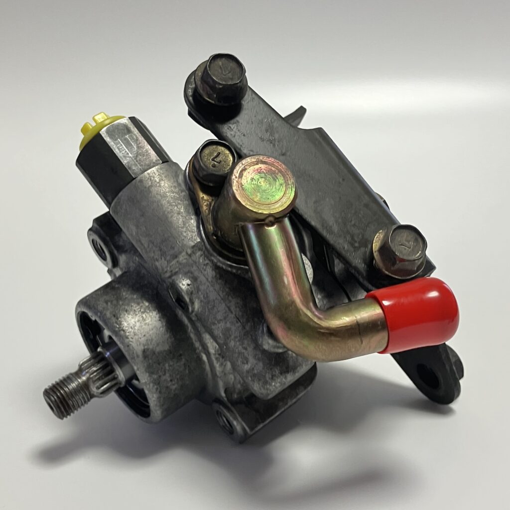 RX-7 FD3S Power Steering Pump: FD15-32-600A, FD15-32-600B