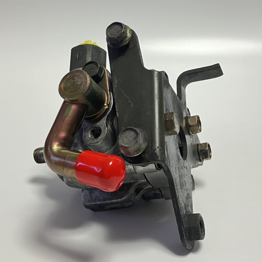 RX-7 FD3S Power Steering Pump: FD15-32-600A, FD15-32-600B