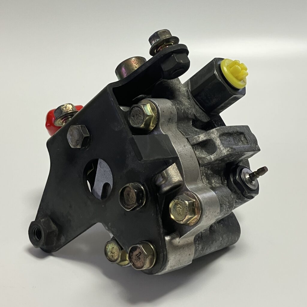 RX-7 FD3S Power Steering Pump: FD15-32-600A, FD15-32-600B
