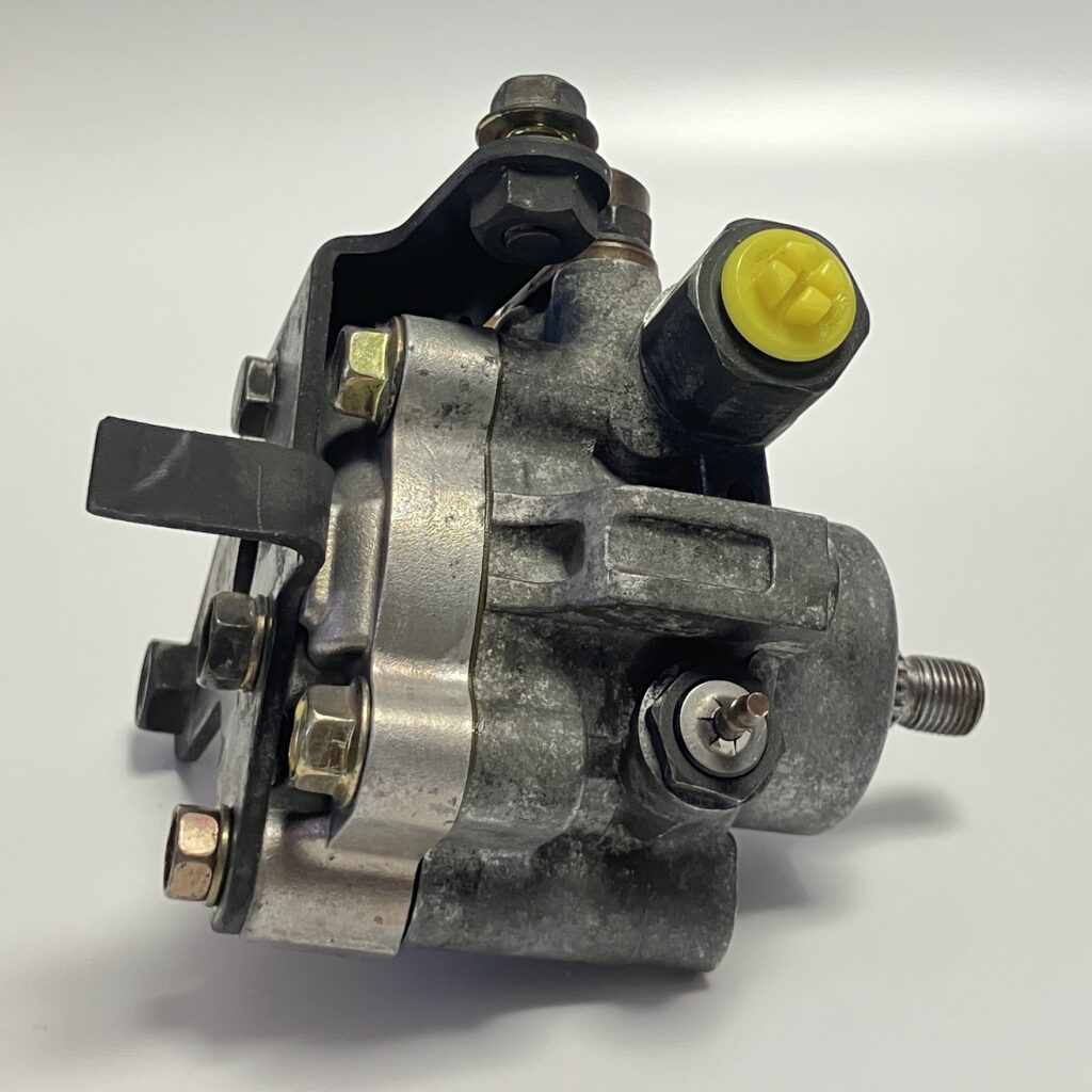 RX-7 FD3S Power Steering Pump: FD15-32-600A, FD15-32-600B
