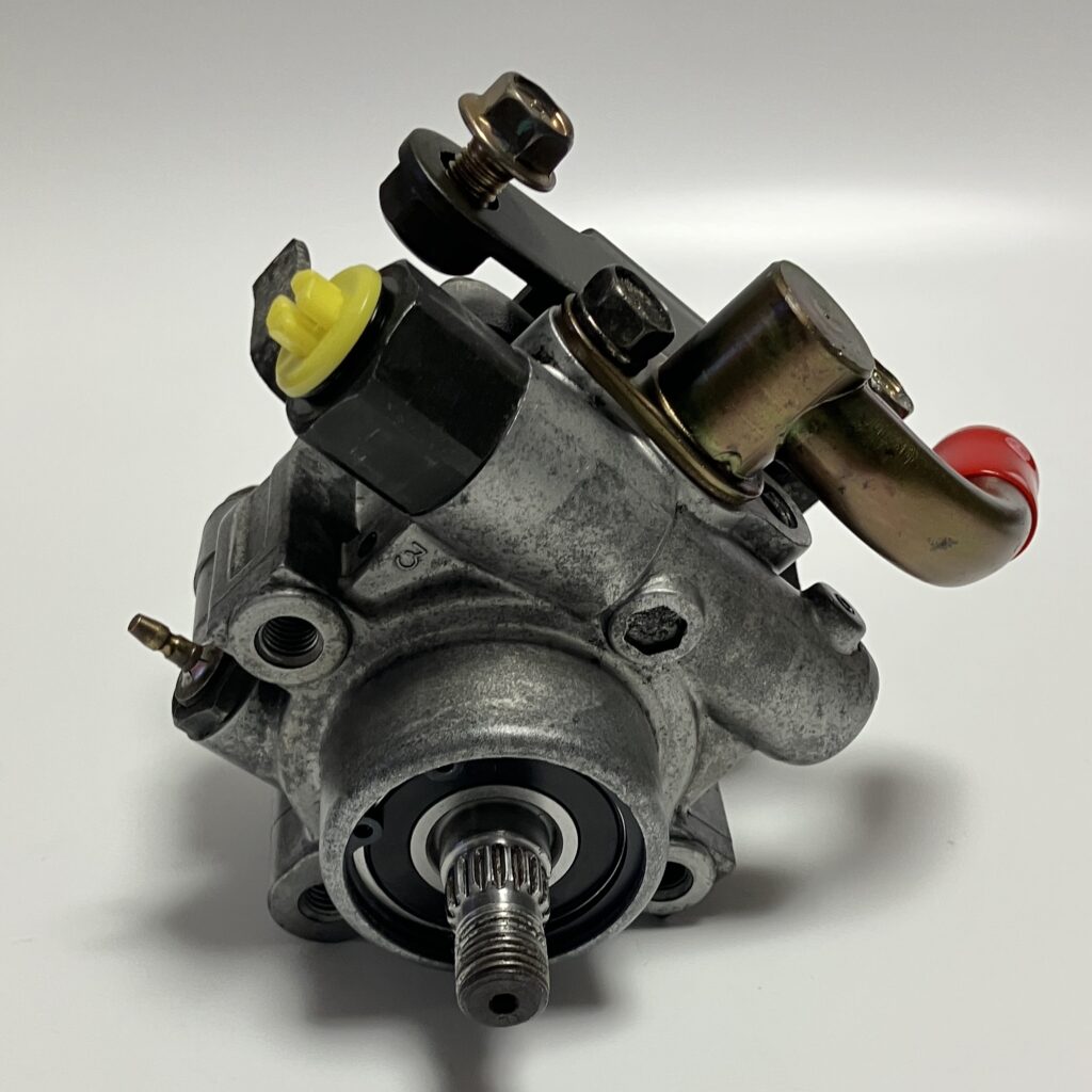 RX-7 FD3S Power Steering Pump: FD15-32-600A, FD15-32-600B
