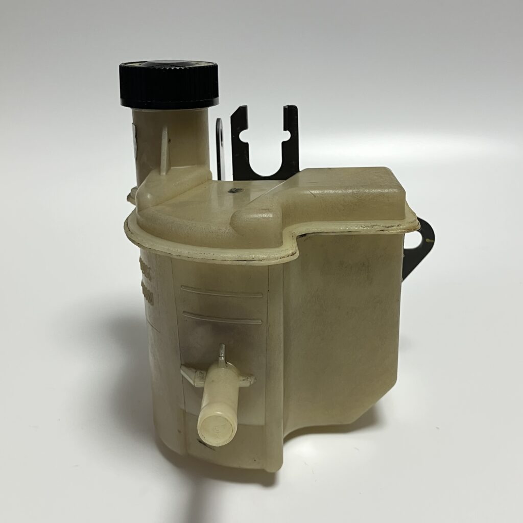 RX-7 FD3S Power Steering Pump: FD15-32-600A, FD15-32-600B