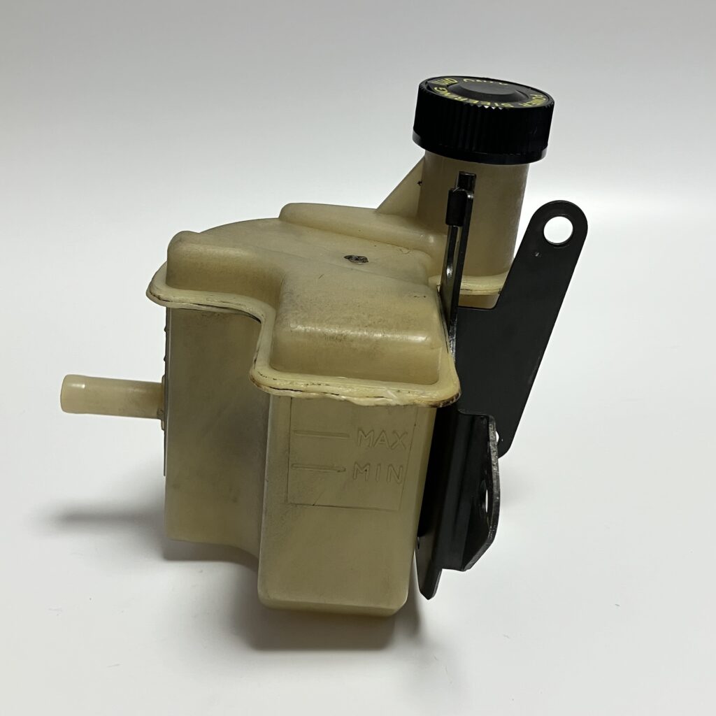 RX-7 FD3S Power Steering Pump: FD15-32-600A, FD15-32-600B