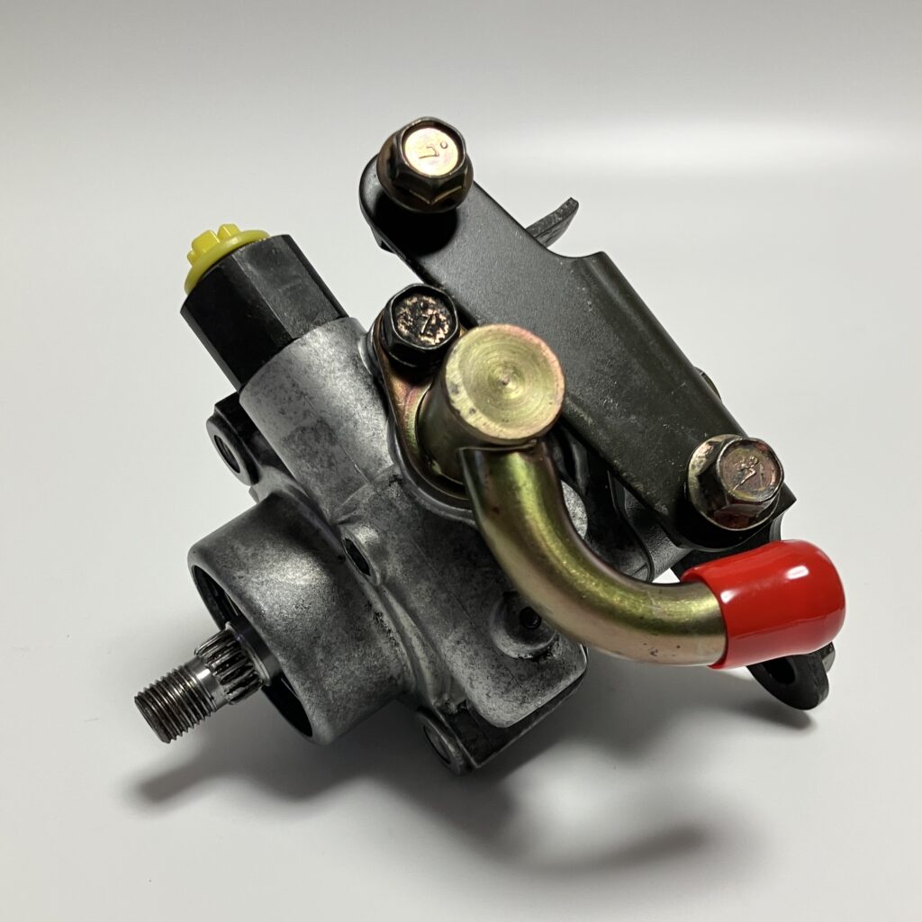 RX-7 FD3S Power Steering Pump: FD15-32-600A, FD15-32-600B