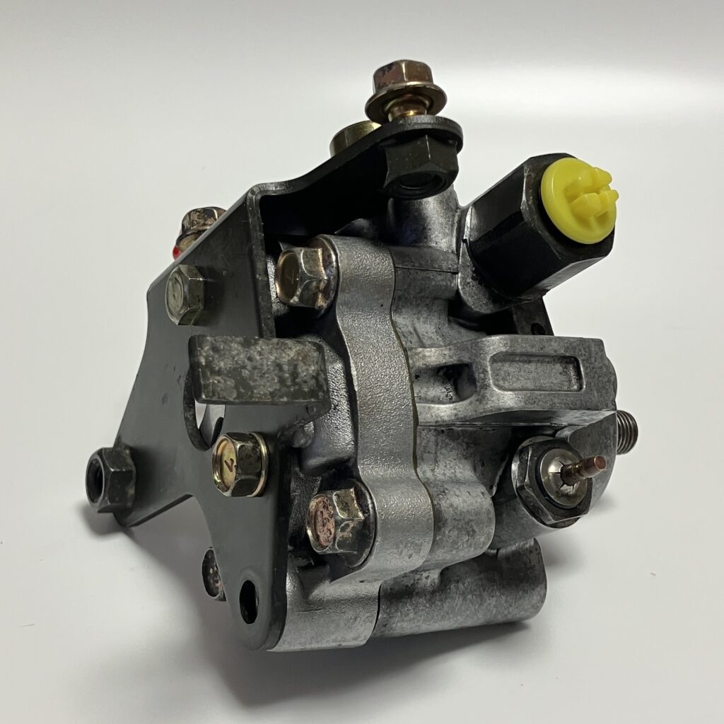 RX-7 FD3S Power Steering Pump: FD15-32-600A, FD15-32-600B