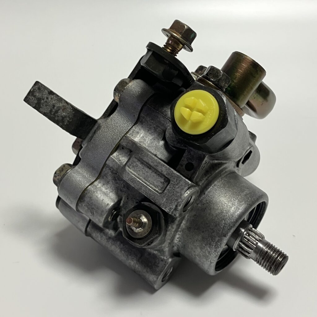 RX-7 FD3S Power Steering Pump: FD15-32-600A, FD15-32-600B